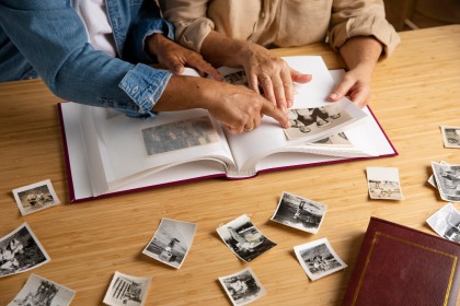 Cum povestim, așa ne amintim: efectul detaliilor conceptuale și perceptuale asupra memoriei