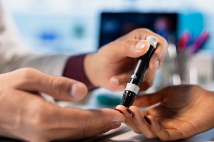 Antagonistul molecular RAGE406R inhibă interacțiunea RAGE-DIAPH1 și inflamația macrofagică la pacienți cu diabet zaharat: o nouă direcție terapeutică pentru complicațiile diabetului