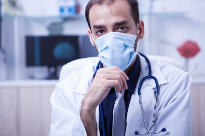 Nicotinamida ribozidă crește nivelurile de NAD+ la pacienții cu long-COVID, dar fără îmbunătățiri cognitive semnificative: rezultate dintr-un studiu clinic randomizat