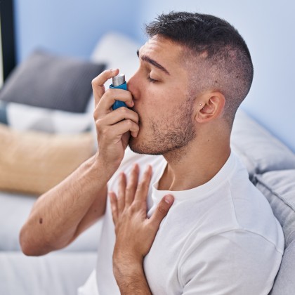 Tezepelumab reduce dependența de corticosteroizi orali la pacienții cu astm sever – Rezultatele studiului WAYFINDER