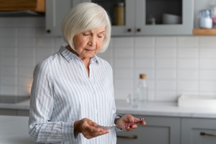 Calciul ca monoterapie și riscul pe termen lung de demență la femeile vârstnice – un mit demontat