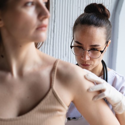 Substanțele endocrine perturbatoare pot contribui la hidradenita supurativă prin reducerea proteinei nicastrin și amplificarea inflamației cutanate