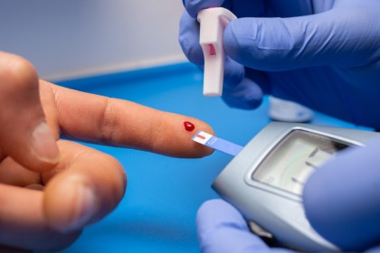 Reprogramarea interacțiunii imune în diabetul de tip 1: o nouă terapie combinată cu celule stem și Tregs modificate genetic