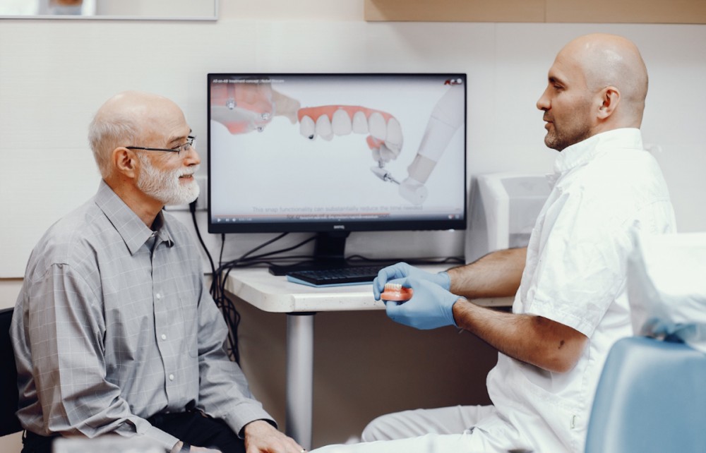 Ce se întâmplă cu osul și gingia atunci când lipsește un dinte