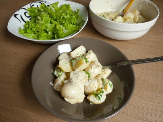 Rețetă Salată de cartofi noi cu sos de iaurt
