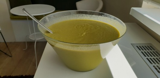Rețetă Supă cremă de mazăre și alte legume (ceapă, morcovi, țelină, cartofi) - Multicooker