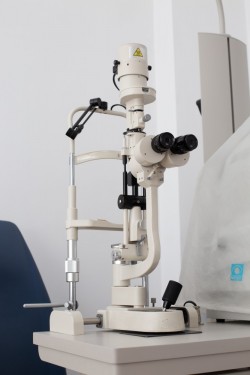 Vand biomicroscop oftalmologic