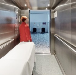 Ascensoare ELMAS pentru spitale/clinici - transport targa sau carucioare