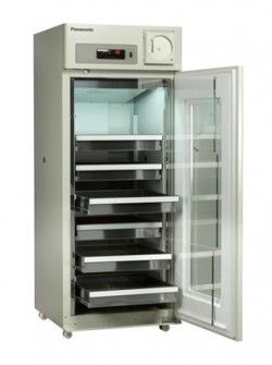 Frigider banca de sange tip vitrina