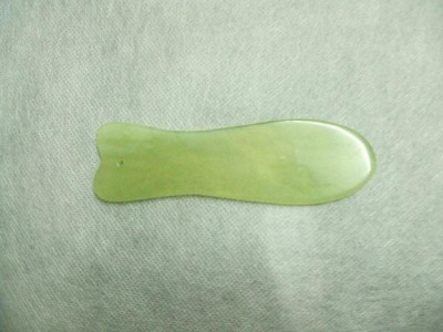 Piatra Gua sha din jad - peste (cod G04)