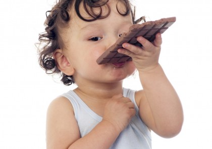 Reducerea consumului de zahăr poate îmbunătăți starea de sănătate a copiilor obezi