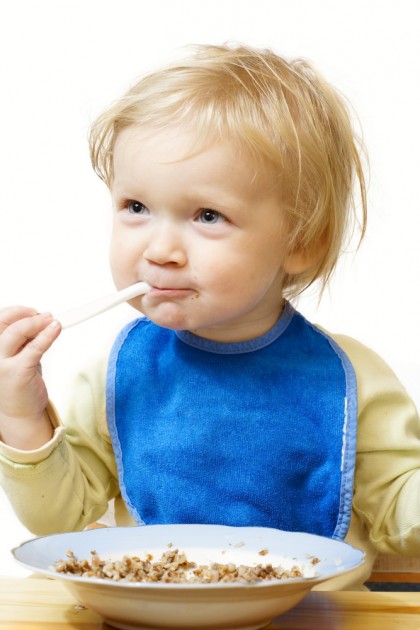 Copiii care mănâncă orez au concentrații mai mari de arsenic în urină