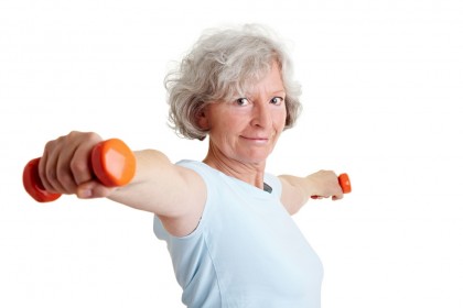 Activitatea fizică moderată la vârsta mijlocie asociată cu abilități cognitive superioare la bătrânețe