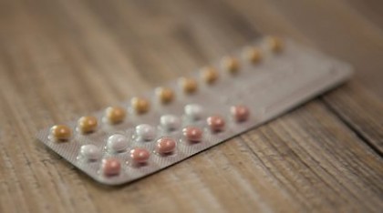 Contraceptivele hormonale pot diminua simptomele premenstruale?
