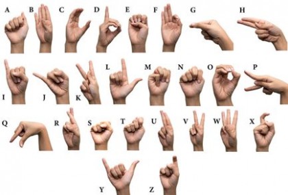 Limbajul semnelor îmbunătățește viteza de reacție la stimuli vizuali (studiu)