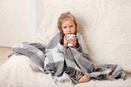 Copiii îmbrăcați mai subțire devin mai rezistenți la frig și răceli? - ce spun studiile
