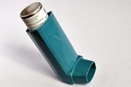 Astmaticii nu prezintă riscuri mai mari de a se îmbolnăvi sau de a muri din cauza COVID-19,