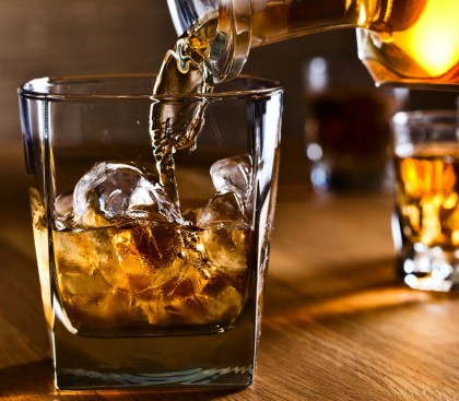 Un nou studiu corelează consumul moderat de alcool cu un risc mai mare de cancer