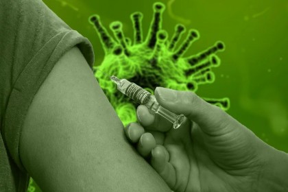 Vaccinul COVID-19: doza a doua de vaccin, necesară persoanelor infectate la scurt timp de la primul vaccin