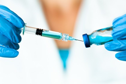 Siguranța și eficacitatea unui vaccin COVID-19 administrat concomitent cu vaccinurile gripale sezoniere
