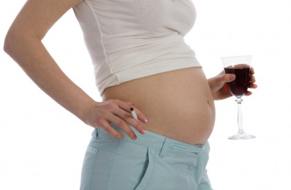 Alcoolul consumat de către mamă în timpul sarcinii alterează structura creierului fătului