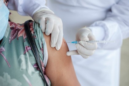 Reacții adverse și complicații după vaccinarea anti COVID-19