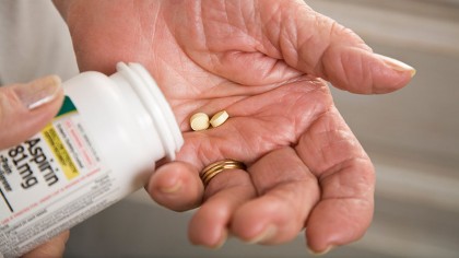 Administrarea simultană a aspirinei cu un medicament anticoagulant poate crește riscul de sângerare