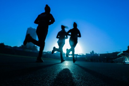 Exercițiile fizice îmbunătățesc sănătatea metabolică prin modificarea aspectului și a comportamentului țesutului adipos