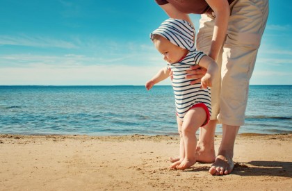 Vacanța cu bebe: TOP 5 motive pentru a alege o pălărie cu protecție UV