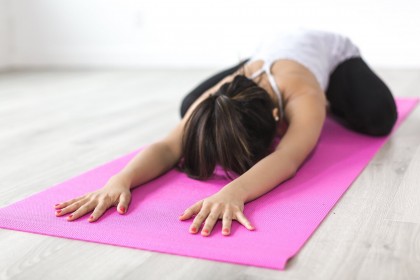 Căldura și yoga - două elemente care pot ameliora simptomele depresive