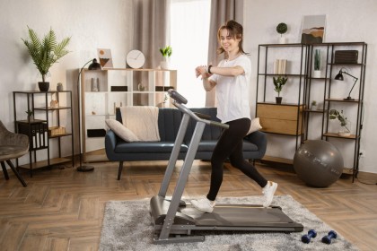Exerciții pe care le poți practica acasă, pentru a te recupera sau pentru a-ți menține starea de sănătate