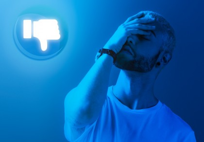 Impactul comentariilor negative online asupra stării emoționale a adulților: un studiu experimental