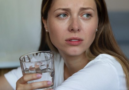 Hidratarea insuficientă crește vulnerabilitatea la efectele stresului asupra sănătății