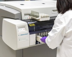 Abbott anunță disponibilitatea imediată în România a testelor de laborator pentru depistarea anticorpilor COVID-19, certificate CE