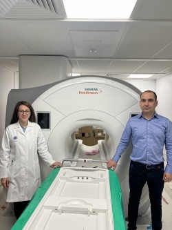 Primul RMN dedicat simulării pentru radioterapie din România și din regiune,  MAGNETOM Sola RT din portofoliul Siemens Healthineers, este disponibil acum în cadrul clinicii de radioterapie Amethyst din Cluj
