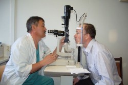 Consultatii compiuterizate cu aparatura oftalmologica performanta.