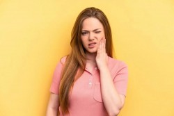 Cum să tratezi durerea de dinți acasă: 12 remedii eficiente