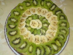 Tartă cu banane și kiwi