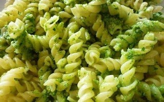 Rețetă Pesto cu spanac și sâmburi de pin