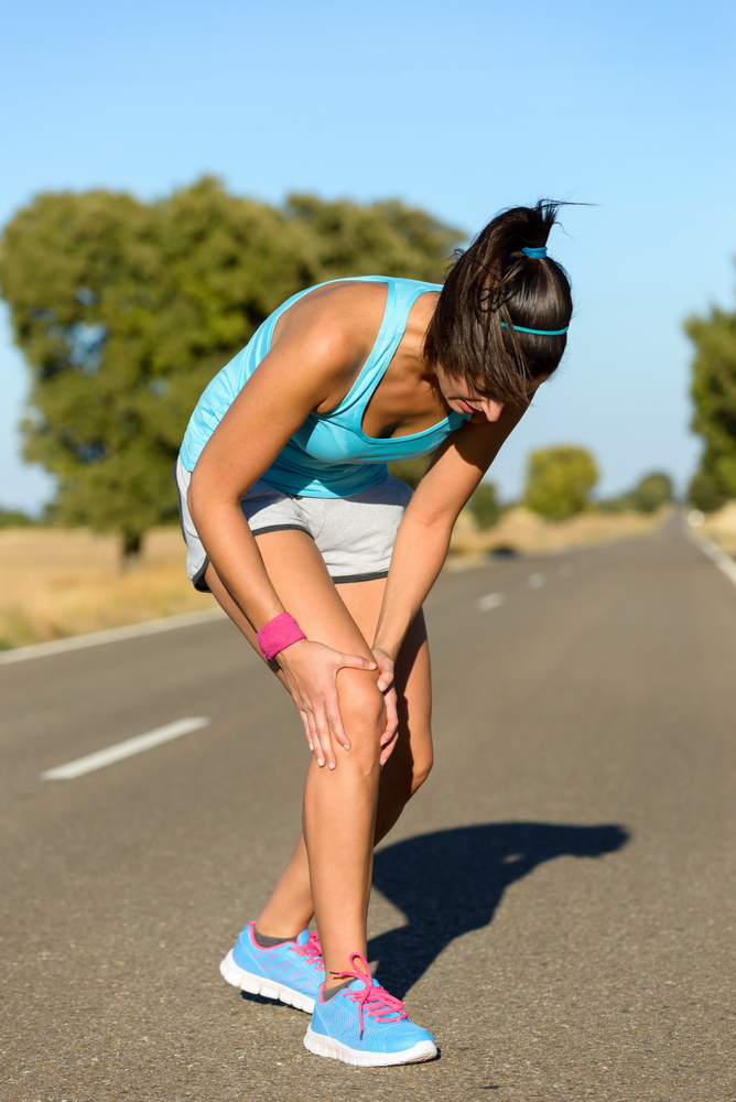 durere și umflături la nivelul articulației genunchiului)